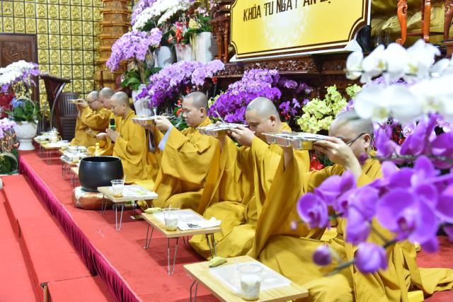 &quot;Hãy chọn giải pháp phù hợp với mình!&quot; - TT. Thích Nhật Từ