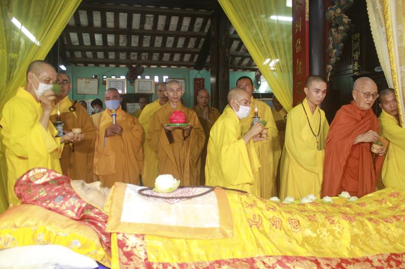Đồng Tháp: Trang nghiêm lễ nhập kim quan Đại lão Hòa thượng Thích Thiện Huệ