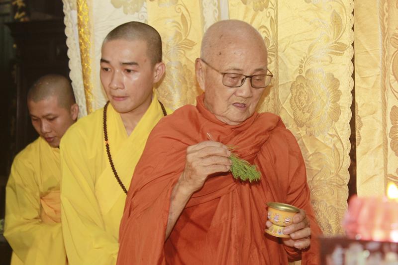 Đồng Tháp: Trang nghiêm lễ nhập kim quan Đại lão Hòa thượng Thích Thiện Huệ