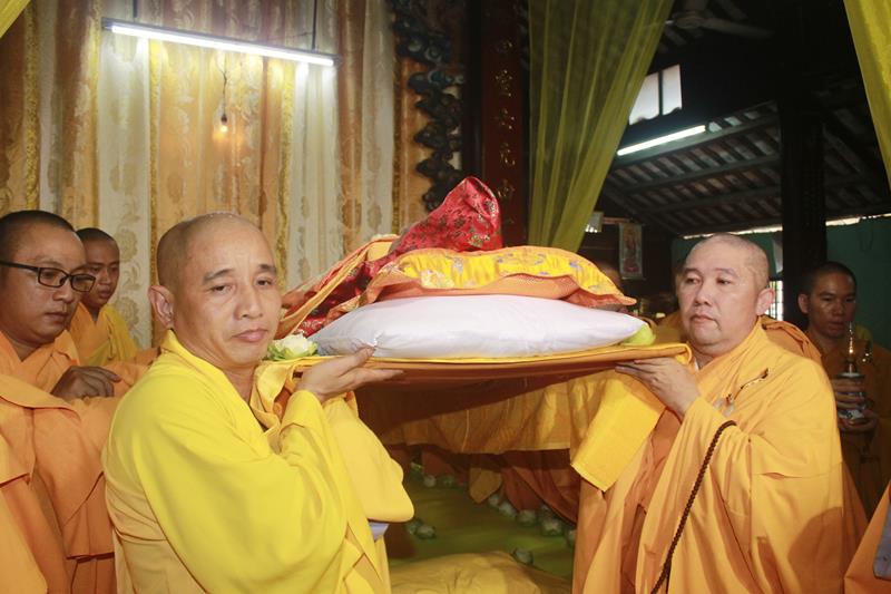 Đồng Tháp: Trang nghiêm lễ nhập kim quan Đại lão Hòa thượng Thích Thiện Huệ