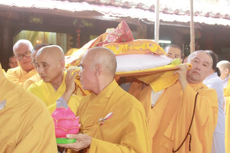 Đồng Tháp: Trang nghiêm lễ nhập kim quan Đại lão Hòa thượng Thích Thiện Huệ