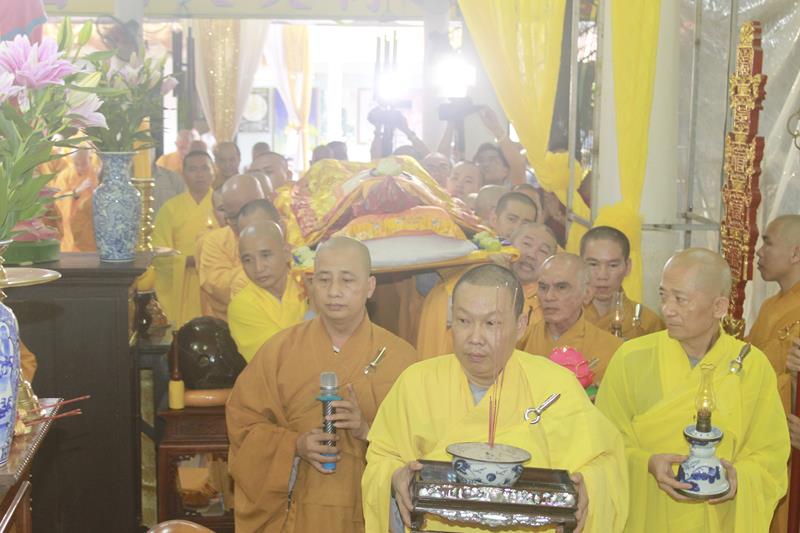 Đồng Tháp: Trang nghiêm lễ nhập kim quan Đại lão Hòa thượng Thích Thiện Huệ