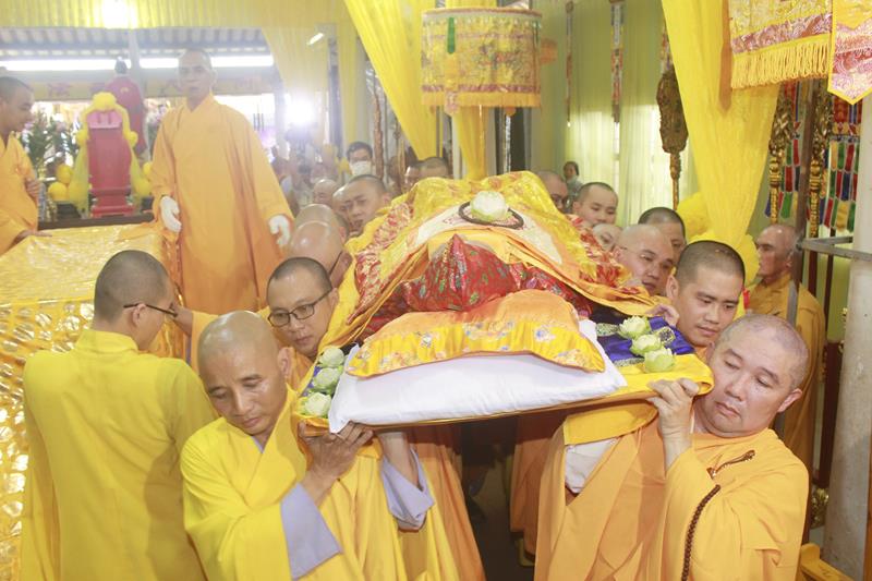 Đồng Tháp: Trang nghiêm lễ nhập kim quan Đại lão Hòa thượng Thích Thiện Huệ
