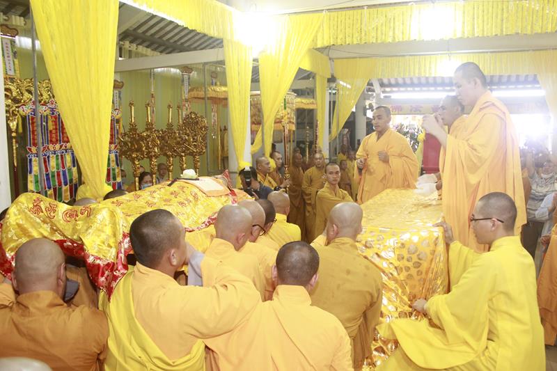 Đồng Tháp: Trang nghiêm lễ nhập kim quan Đại lão Hòa thượng Thích Thiện Huệ