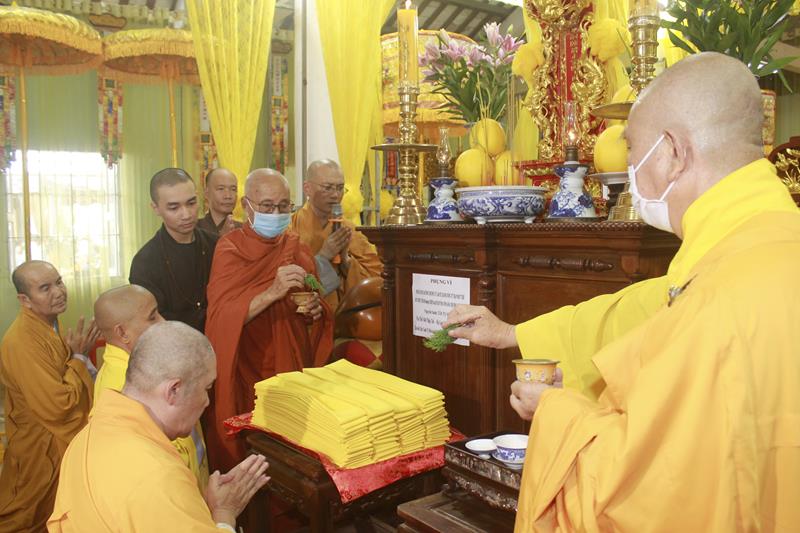 Đồng Tháp: Trang nghiêm lễ nhập kim quan Đại lão Hòa thượng Thích Thiện Huệ