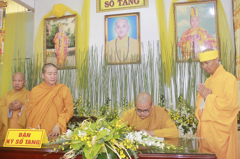 Đồng Tháp: Các đoàn phúng viếng lễ tang cố Đại lão Hòa thượng Thích Thiện Huệ