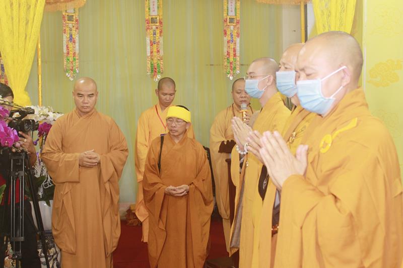 Đồng Tháp: Cung thỉnh Linh mô cố HT. Thích Thiện Huệ thăm Trường TCPH Đồng Tháp