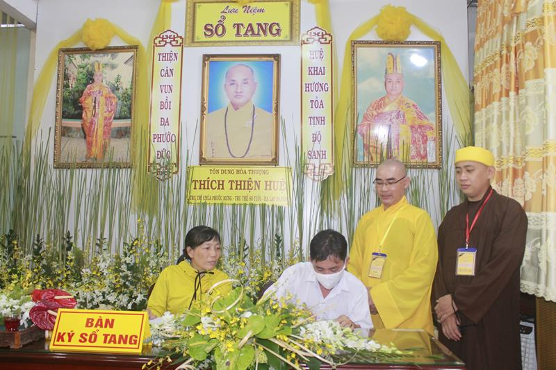Đồng Tháp: Cung thỉnh Linh mô cố HT. Thích Thiện Huệ thăm Trường TCPH Đồng Tháp