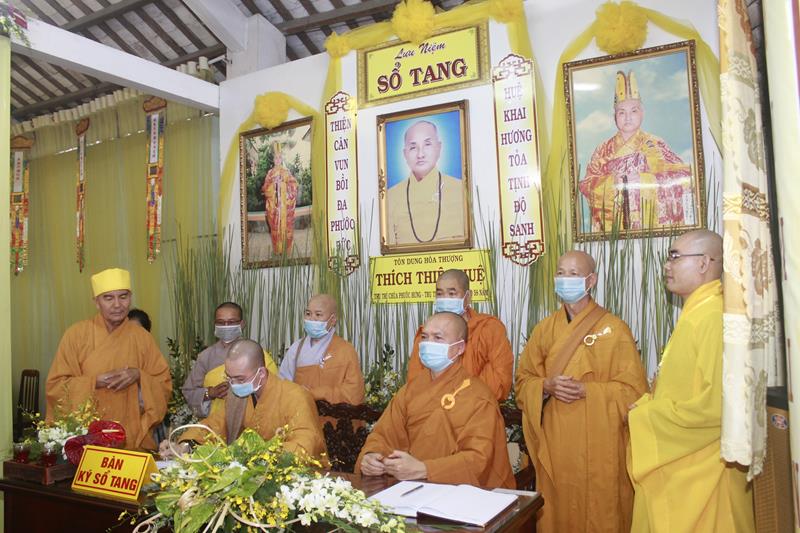 Đồng Tháp: Cung thỉnh Linh mô cố HT. Thích Thiện Huệ thăm Trường TCPH Đồng Tháp