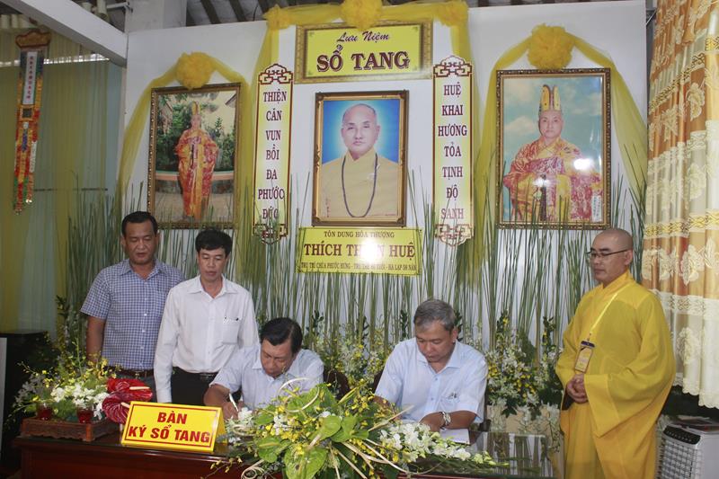Đồng Tháp: Cung thỉnh Linh mô cố HT. Thích Thiện Huệ thăm Trường TCPH Đồng Tháp