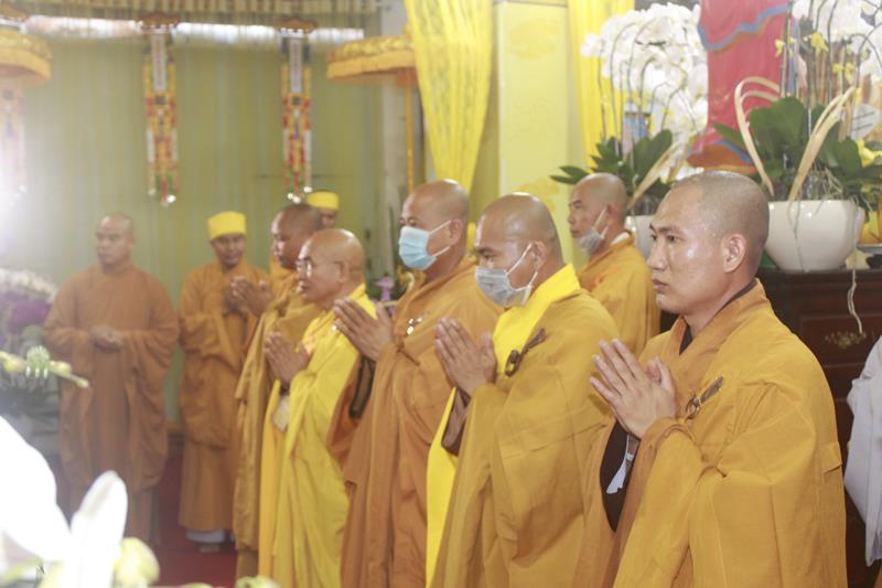 Đồng Tháp: Cung thỉnh Linh mô cố HT. Thích Thiện Huệ thăm Trường TCPH Đồng Tháp