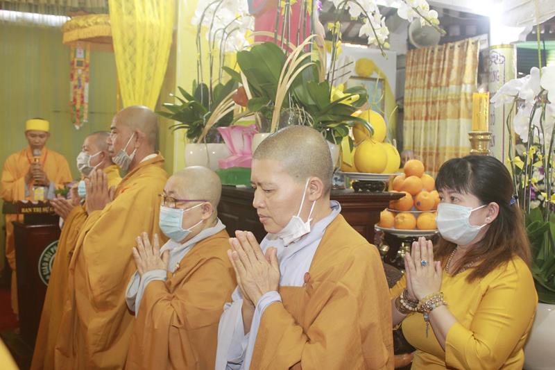 Đồng Tháp: Cung thỉnh Linh mô cố HT. Thích Thiện Huệ thăm Trường TCPH Đồng Tháp