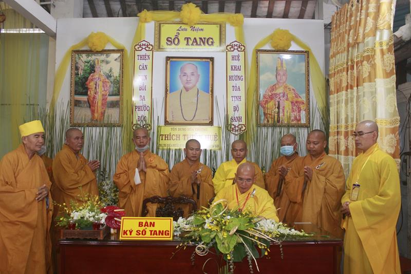 Đồng Tháp: Cung thỉnh Linh mô cố HT. Thích Thiện Huệ thăm Trường TCPH Đồng Tháp