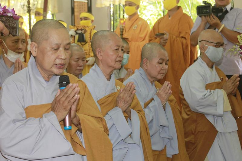 Đồng Tháp: Cung thỉnh Linh mô cố HT. Thích Thiện Huệ thăm Trường TCPH Đồng Tháp