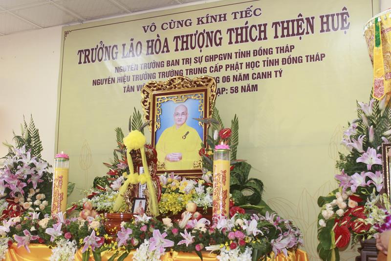 Đồng Tháp: Cung thỉnh Linh mô cố HT. Thích Thiện Huệ thăm Trường TCPH Đồng Tháp