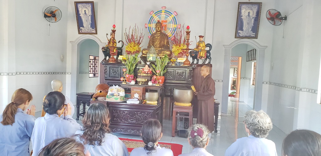 Ban TTXH Phật giáo Ninh Hòa cúng dường trường hạ