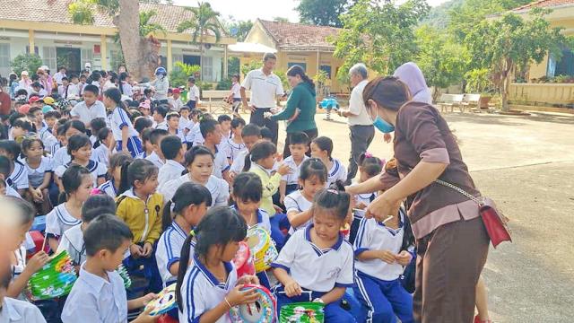 Trung thu yêu thương đến với miền núi Ninh Tân