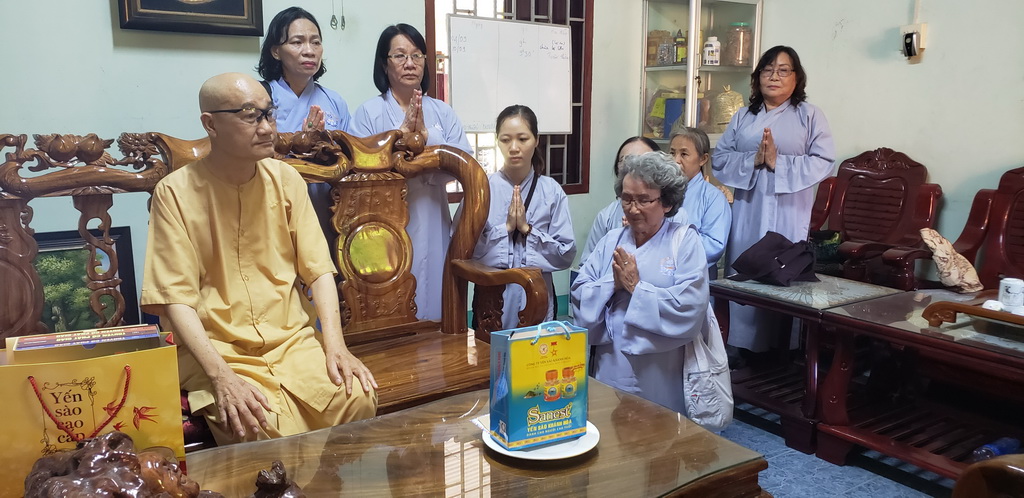 Ban TTXH Phật giáo Ninh Hòa cúng dường trường hạ