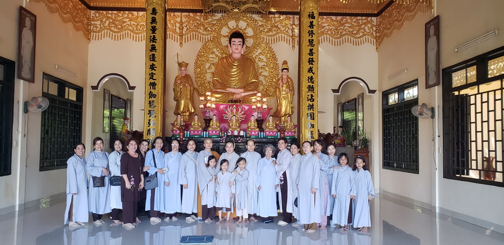 Ban TTXH Phật giáo Ninh Hòa cúng dường trường hạ