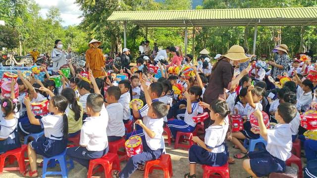 Trung thu yêu thương đến với miền núi Ninh Tân