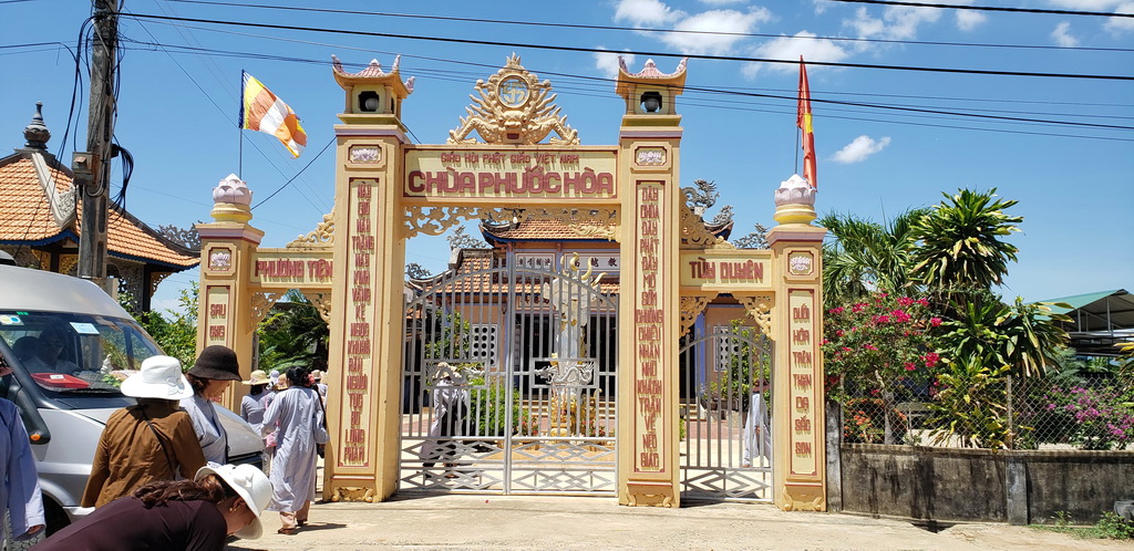 Ban TTXH Phật giáo Ninh Hòa cúng dường trường hạ