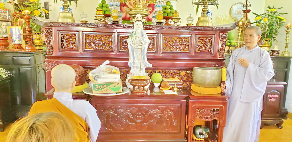 Ban TTXH Phật giáo Ninh Hòa cúng dường trường hạ