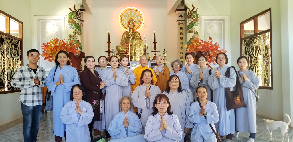 Ban TTXH Phật giáo Ninh Hòa cúng dường trường hạ