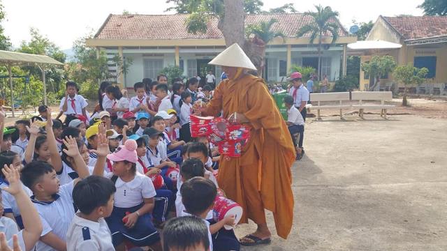 Trung thu yêu thương đến với miền núi Ninh Tân