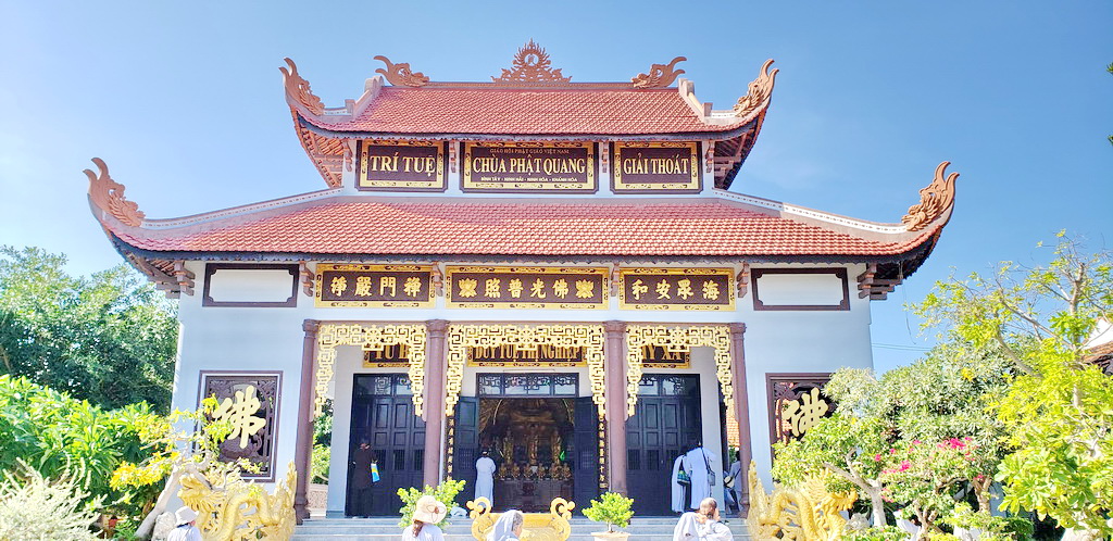 Ban TTXH Phật giáo Ninh Hòa cúng dường trường hạ