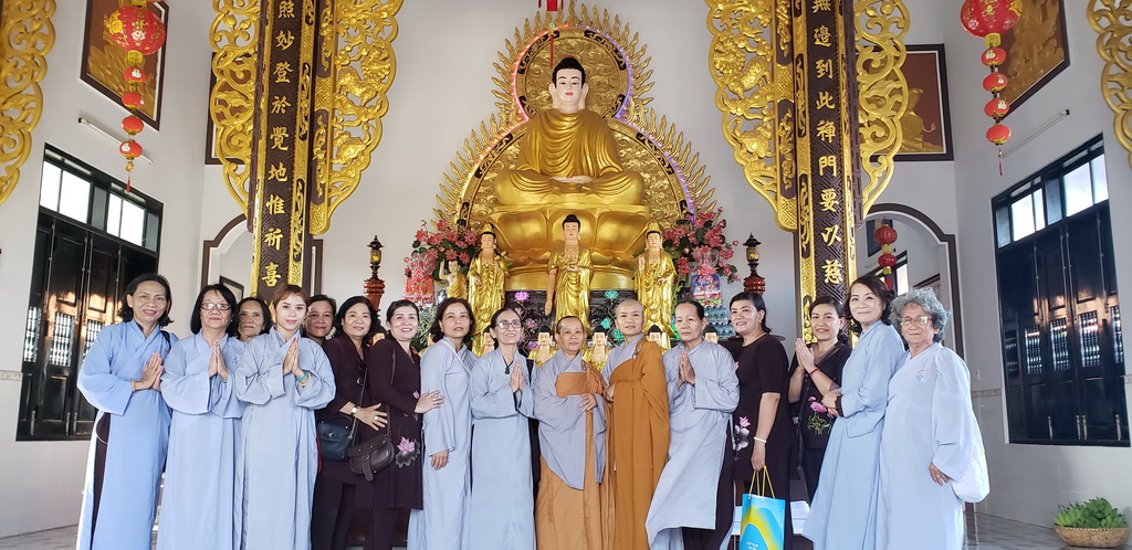 Ban TTXH Phật giáo Ninh Hòa cúng dường trường hạ