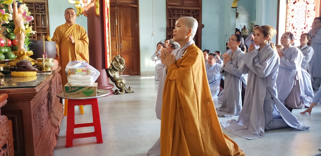 Ban TTXH Phật giáo Ninh Hòa cúng dường trường hạ