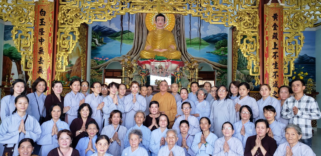 Ban TTXH Phật giáo Ninh Hòa cúng dường trường hạ