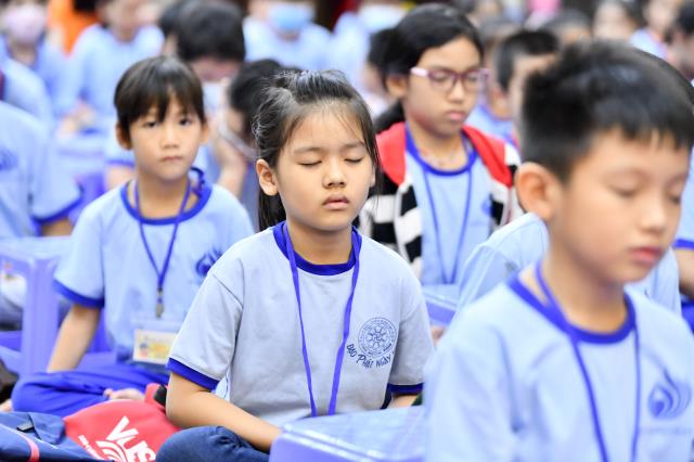 Không khí trung thu tràn ngập khóa tu Búp sen từ bi