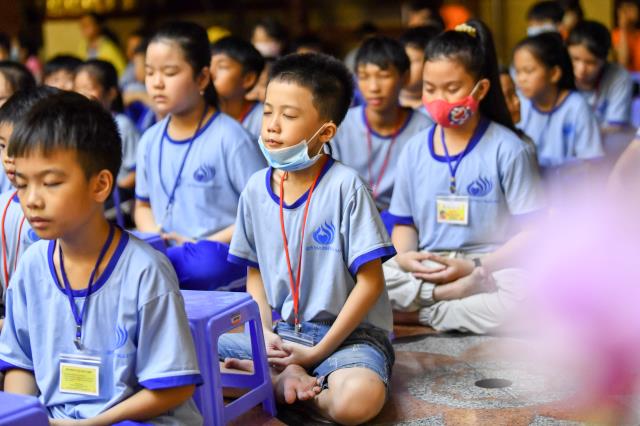 Không khí trung thu tràn ngập khóa tu Búp sen từ bi