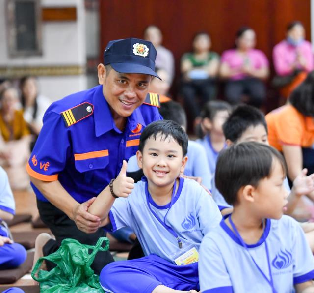 Không khí trung thu tràn ngập khóa tu Búp sen từ bi