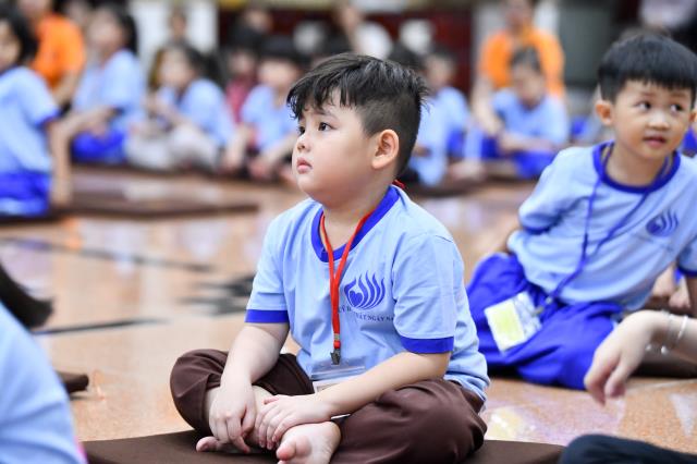 Không khí trung thu tràn ngập khóa tu Búp sen từ bi