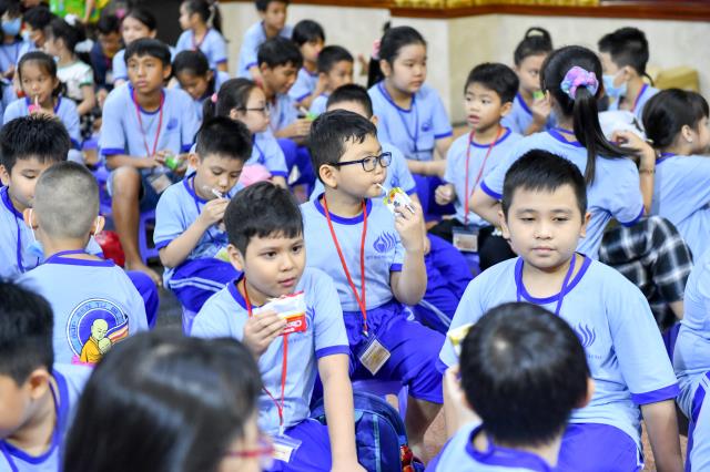 Không khí trung thu tràn ngập khóa tu Búp sen từ bi