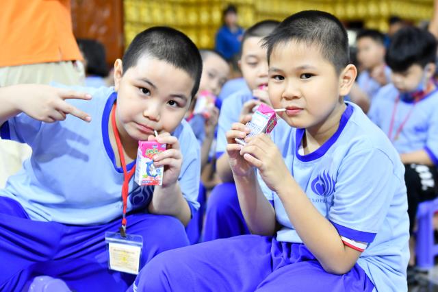Không khí trung thu tràn ngập khóa tu Búp sen từ bi