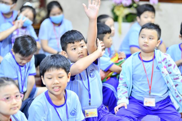 Không khí trung thu tràn ngập khóa tu Búp sen từ bi