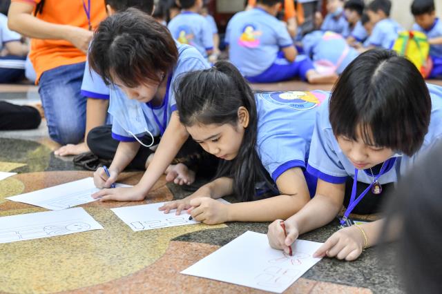 Không khí trung thu tràn ngập khóa tu Búp sen từ bi
