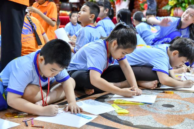 Không khí trung thu tràn ngập khóa tu Búp sen từ bi