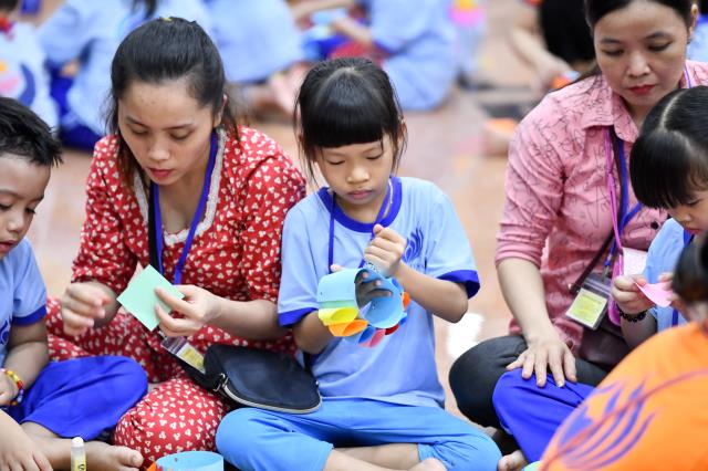 Không khí trung thu tràn ngập khóa tu Búp sen từ bi