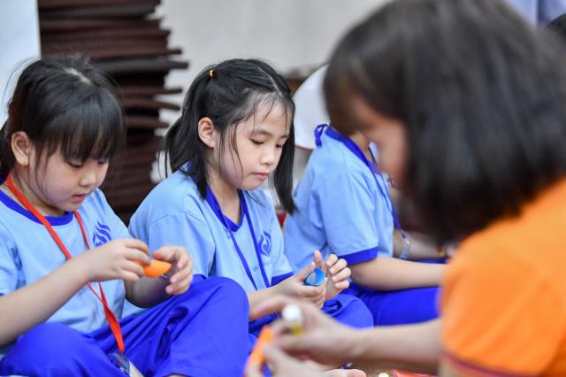 Không khí trung thu tràn ngập khóa tu Búp sen từ bi