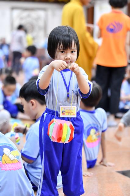 Không khí trung thu tràn ngập khóa tu Búp sen từ bi