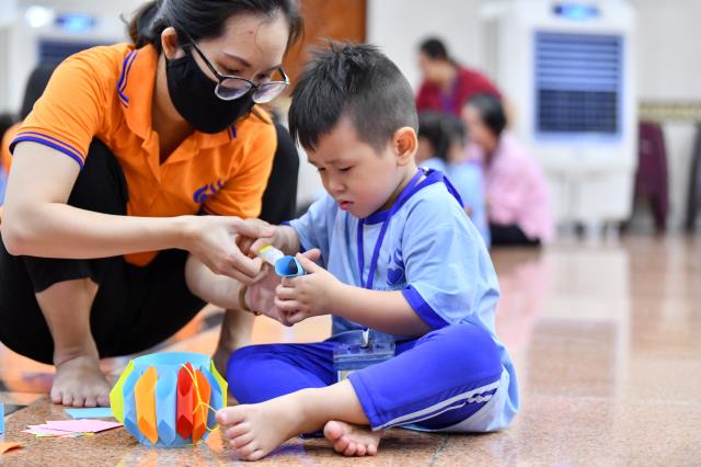 Không khí trung thu tràn ngập khóa tu Búp sen từ bi
