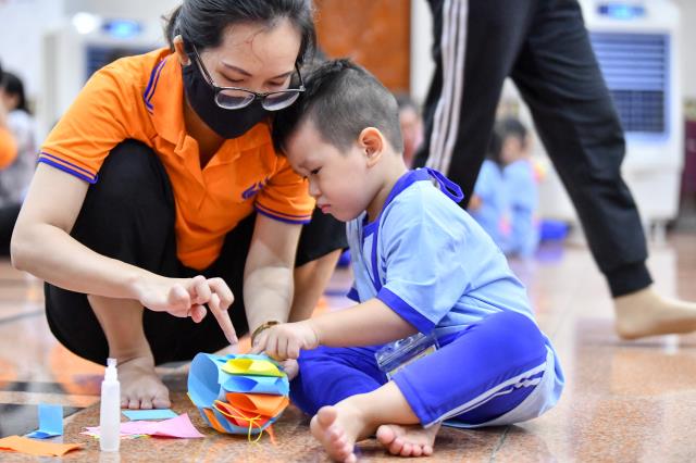Không khí trung thu tràn ngập khóa tu Búp sen từ bi
