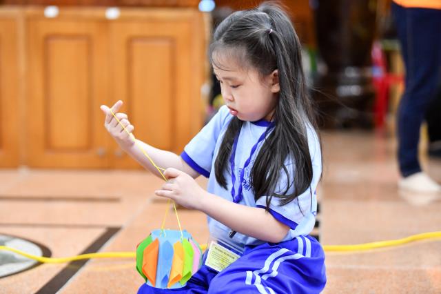Không khí trung thu tràn ngập khóa tu Búp sen từ bi