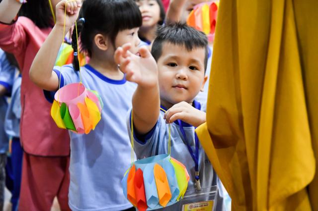 Không khí trung thu tràn ngập khóa tu Búp sen từ bi