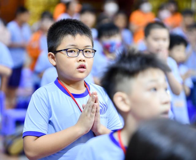 Không khí trung thu tràn ngập khóa tu Búp sen từ bi