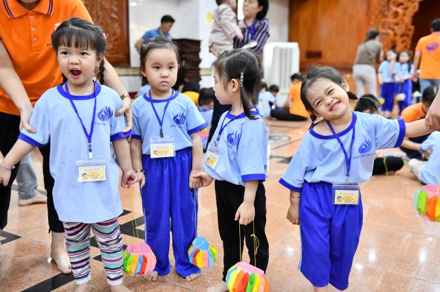 Không khí trung thu tràn ngập khóa tu Búp sen từ bi